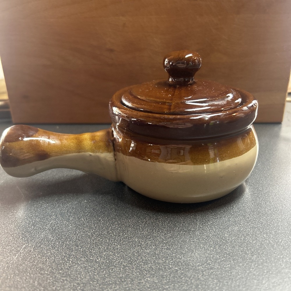 VINTAGE 2 TONE BROWN & BEIGE SMALL CERAMIC STONEWARE‎ POT WITH LID AND HANDLE